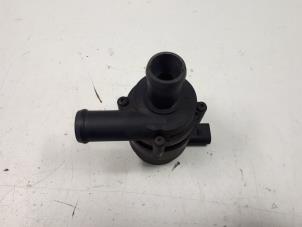 Gebruikte Extra waterpomp Audi S4 Avant (B7) 4.2 V8 40V Prijs € 75,00 Margeregeling aangeboden door Autoparts Veghel