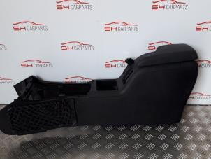 Begagnade Mittkonsol Mercedes B (W245) 1.7 B-170 16V Pris € 100,00 Marginaltabell erbjuds av SH Carparts