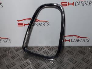Gebruikte Achterlichtrand rechts Mini Mini (R56) 1.6 Cooper D 16V Prijs € 8,00 Margeregeling aangeboden door SH Carparts