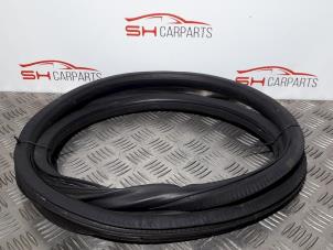 Begagnade Dörrtätning, 4-dörrars, vänster bak Seat Altea (5P1) 2.0 TDI 16V Pris € 11,00 Marginaltabell erbjuds av SH Carparts