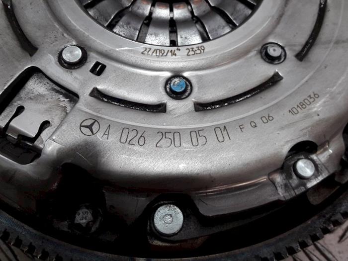 Svänghjul från en Mercedes-Benz A (W176) 1.6 A-200 16V 2014