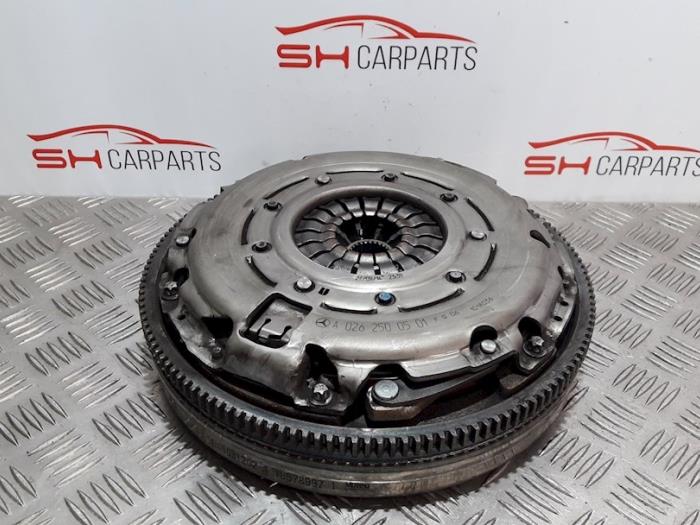 Svänghjul från en Mercedes-Benz A (W176) 1.6 A-200 16V 2014