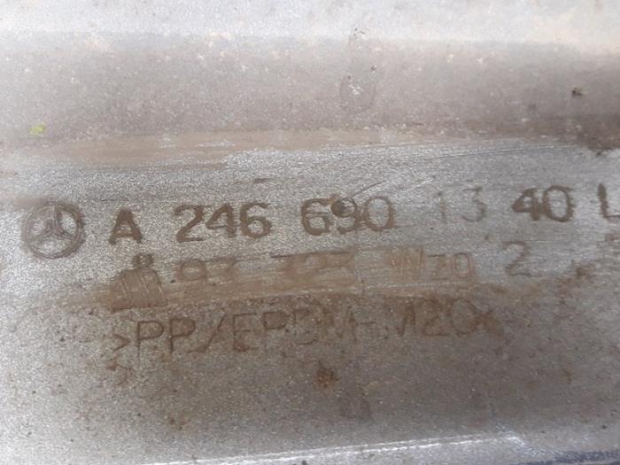 Sidokjol, vänster från en Mercedes-Benz A (W176) 1.6 A-200 16V 2014