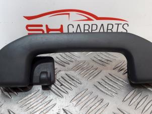 Begagnade Handtag Mercedes A (W176) 1.6 A-200 16V Pris € 10,00 Marginaltabell erbjuds av SH Carparts