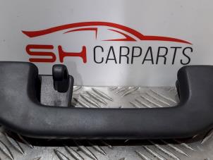 Begagnade Handtag Mercedes A (W176) 1.6 A-200 16V Pris € 10,00 Marginaltabell erbjuds av SH Carparts