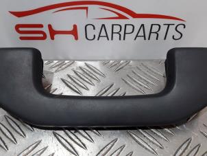 Begagnade Handtag Mercedes A (W176) 1.6 A-200 16V Pris € 10,00 Marginaltabell erbjuds av SH Carparts