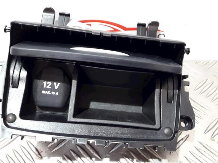 Askkopp, fram från en Mercedes-Benz A (W176) 1.6 A-200 16V 2014