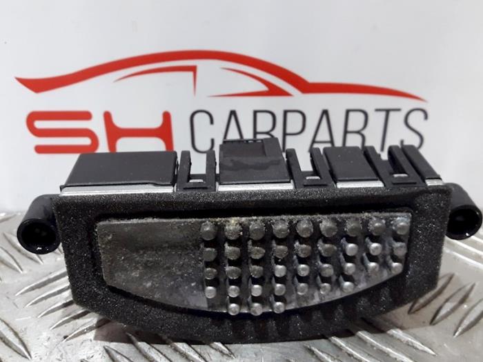 Motstånd, kupéfläkt från en Mercedes-Benz A (W176) 1.6 A-200 16V 2014