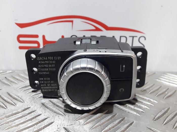 MMI-brytare från en Mercedes-Benz A (W176) 1.6 A-200 16V 2014