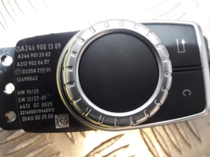 MMI-brytare från en Mercedes-Benz A (W176) 1.6 A-200 16V 2014