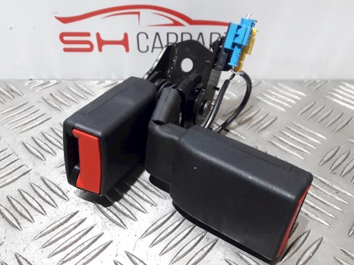 Bakre bältesspänne, mitten från en Mercedes-Benz A (W176) 1.6 A-200 16V 2014