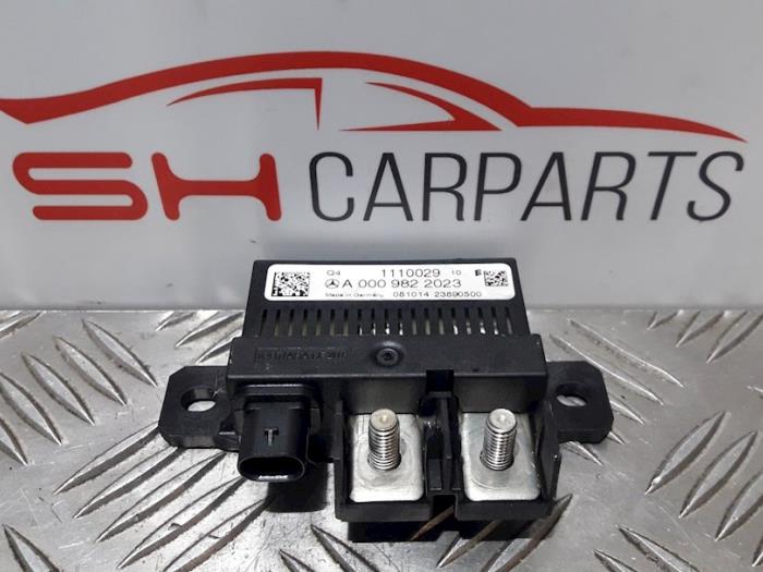 Relä från en Mercedes-Benz A (W176) 1.6 A-200 16V 2014