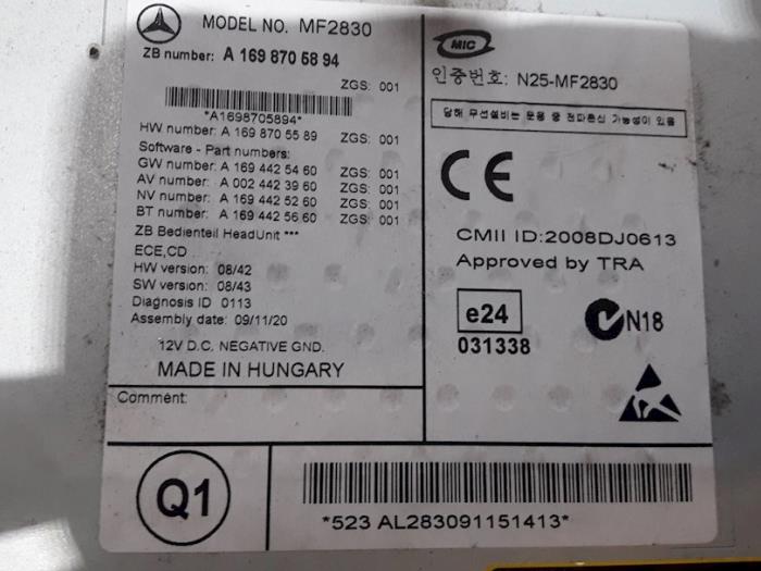 Radio CD Speler van een Mercedes-Benz A (W169) 1.5 A-160 2010