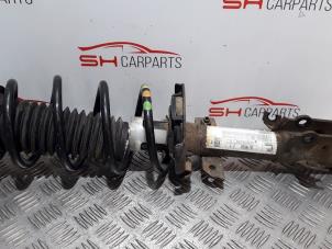 Gebruikte Mac Phersonpoot links-voor Ford Fiesta 6 (JA8) 1.0 EcoBoost 12V 100 Prijs € 20,00 Margeregeling aangeboden door SH Carparts