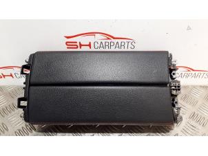 Używane Podlokietnik Mercedes A (177.0) 1.3 A-200 Turbo 16V Cena € 70,00 Procedura marży oferowane przez SH Carparts