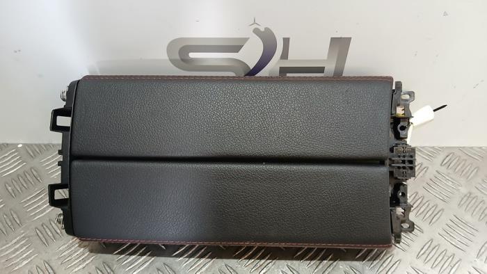 Armleuning van een Mercedes-Benz A (177.0) 1.5 A-180d 2018