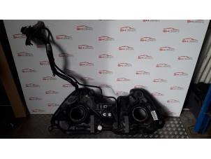 Begagnade Tank Mercedes E (C207) E-200 CGI 16V BlueEfficiency Pris € 150,00 Marginaltabell erbjuds av SH Carparts