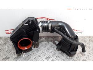 Begagnade Luftfilterhus Mercedes C (W203) 2.0 C-200K 16V Pris € 25,00 Marginaltabell erbjuds av SH Carparts