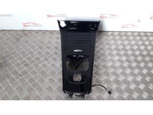 Gebruikte Middenconsoles Mercedes CLA (118.3) 1.3 CLA-180 Turbo 16V Prijs € 140,00 Margeregeling aangeboden door SH Carparts