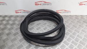 Begagnade Dörrtätning, 4-dörrars, höger bak Mercedes A (177.0) 2.0 A-35 AMG Turbo 16V 4Matic Pris € 25,00 Marginaltabell erbjuds av SH Carparts