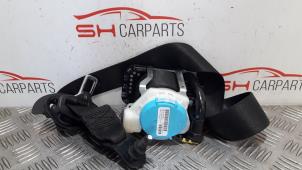 Begagnade Främre säkerhetsbälte, vänster Mercedes CLA (117.3) 1.6 CLA-180 16V Pris € 90,00 Marginaltabell erbjuds av SH Carparts