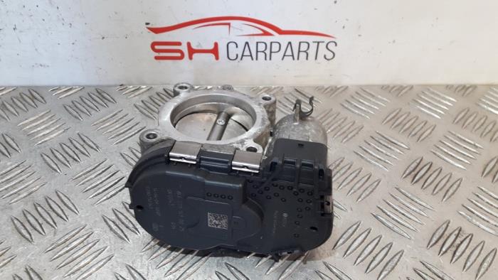 Spjällhus från en Mercedes-Benz A (W176) 1.6 A-200 16V 2014