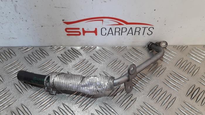 Turborör från en Mercedes-Benz A (W176) 1.6 A-200 16V 2014