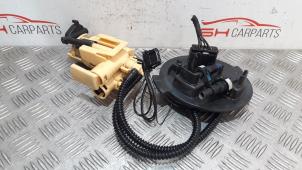 Używane Elektryczna pompa paliwa Mercedes C (W205) C-200 1.6 CDI BlueTEC, C-200 d 16V Cena € 40,00 Procedura marży oferowane przez SH Carparts