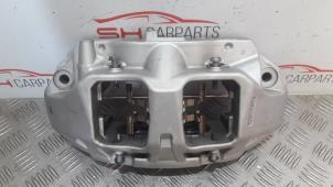 Gebruikte Remklauw (Tang) links-voor Mercedes A Limousine (177.1) 2.0 A-35 AMG Turbo 16V 4Matic Prijs € 180,00 Margeregeling aangeboden door SH Carparts