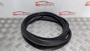 Begagnade Tätning, baklucka Mercedes CLA (117.3) 2.2 CLA-220 CDI, 220 d 16V Pris € 25,00 Marginaltabell erbjuds av SH Carparts