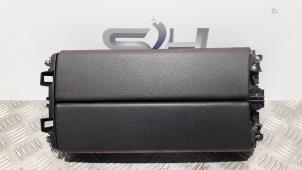 Używane Podlokietnik Mercedes A (177.0) 1.3 A-180 Turbo 16V Cena € 70,00 Procedura marży oferowane przez SH Carparts