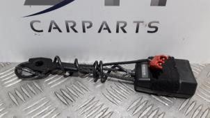 Begagnade Främre bältesspänne, höger Mercedes A (W169) 1.5 A-150 Pris € 15,00 Marginaltabell erbjuds av SH Carparts