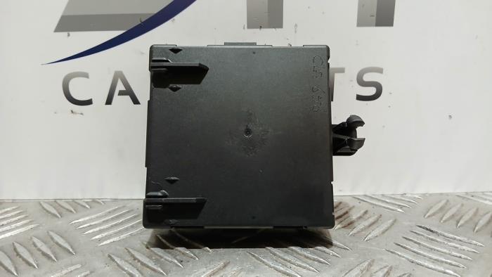 Centrallåsmodul från en Mercedes-Benz CLA (117.3) 1.6 CLA-180 16V 2015