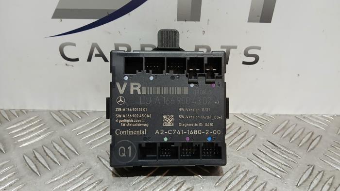 Centrallåsmodul från en Mercedes-Benz CLA (117.3) 1.6 CLA-180 16V 2015