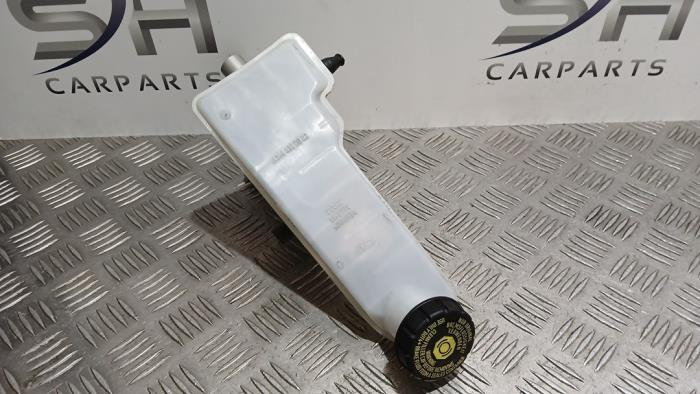 Hoofdremcilinder van een Mercedes-Benz A (W176) 1.8 A-200 CDI 16V 2012