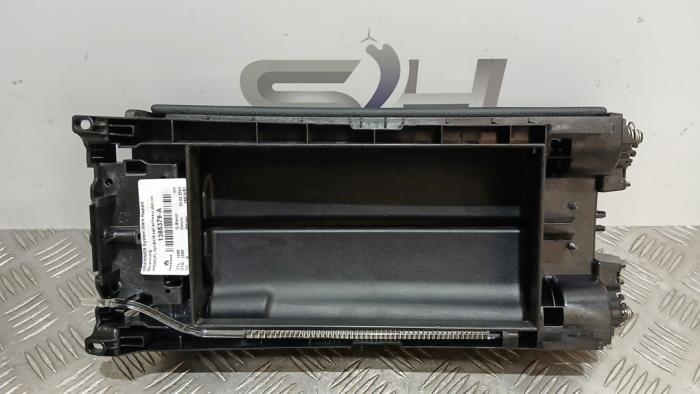 Podlokietnik z Mercedes-Benz A Limousine (177.1) 1.3 A-180 Turbo 2021