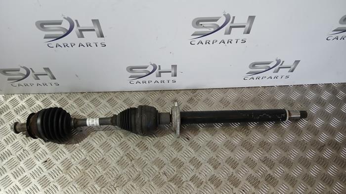 Drivaxel, höger fram från en Mercedes-Benz A (W176) 2.2 A-220 CDI 16V 2014