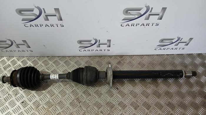 Drivaxel, höger fram från en Mercedes-Benz A (W176) 2.2 A-220 CDI 16V 2014