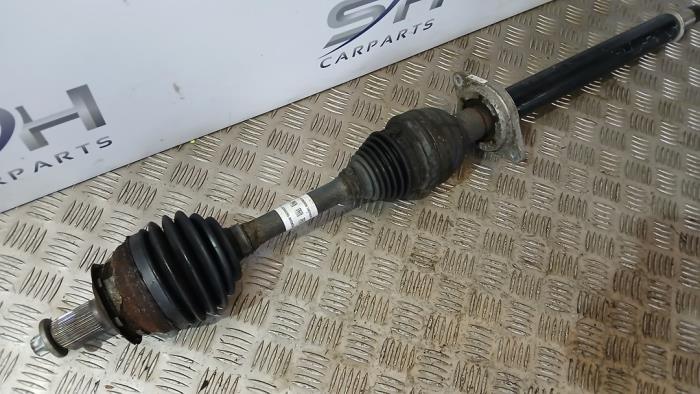 Drivaxel, höger fram från en Mercedes-Benz A (W176) 2.2 A-220 CDI 16V 2014