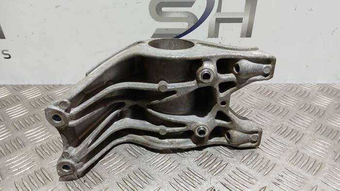 Axelstöd från en Mercedes-Benz A (W176) 2.2 A-220 CDI 16V 2014