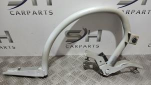 Gebruikte Scharnier Achterklep Mercedes CLA AMG (118.3) 2.0 CLA-45 S AMG Turbo 16V 4-Matic+ Prijs € 70,00 Margeregeling aangeboden door SH Carparts