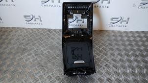 Begagnade Mittkonsol Mercedes C Estate (S206) C-300 e 2.0 Turbo Pris € 300,00 Marginaltabell erbjuds av SH Carparts