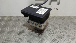 Begagnade ABS-pump Mercedes C (W205) C-180 1.6 16V Pris € 150,00 Marginaltabell erbjuds av SH Carparts