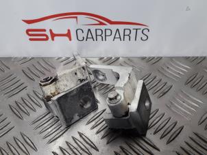 Gebruikte Scharnierset Ford Ka II 1.2 Prijs € 11,00 Margeregeling aangeboden door SH Carparts