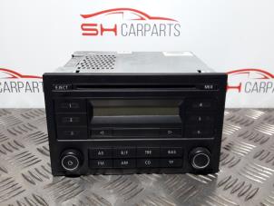 Gebruikte Radio CD Speler Volkswagen Fox (5Z) 1.2 Prijs € 56,00 Margeregeling aangeboden door SH Carparts