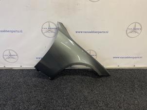 Gebruikte Scherm rechts-voor Mercedes C (W206) C-220d 2.0 Turbo 16V Prijs € 300,00 Margeregeling aangeboden door van Sabben Parts