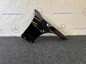 Gebruikte Scherm rechts-voor Mercedes C (W206) C-220d 2.0 Turbo 16V Prijs € 300,00 Margeregeling aangeboden door van Sabben Parts