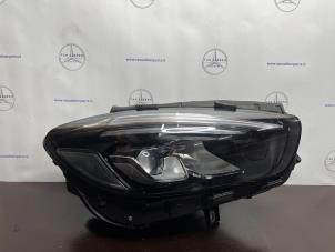 Begagnade Strålkastare, höger Mercedes B (W247) 1.3 B-200 Turbo 16V Pris € 800,00 Marginaltabell erbjuds av van Sabben Parts