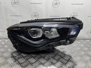Gebruikte Koplamp rechts Mercedes CLA (118.3) 1.3 CLA-200 Turbo 16V Prijs € 600,00 Margeregeling aangeboden door van Sabben Parts
