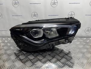 Gebruikte Koplamp rechts Mercedes CLA (118.3) 1.3 CLA-200 Turbo 16V Prijs € 600,00 Margeregeling aangeboden door van Sabben Parts